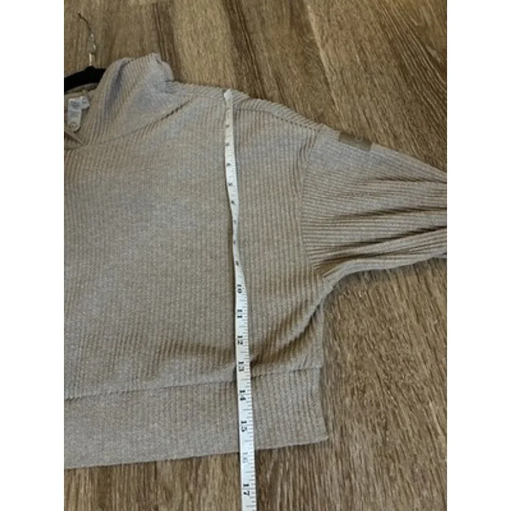 Alo Yoga Muse Hoodie in Gravel Size Small Cropped Ribbed